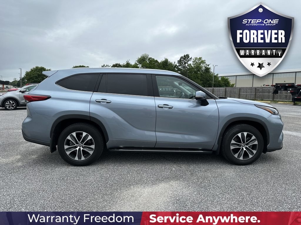 Used 2022  Toyota XLE image 8