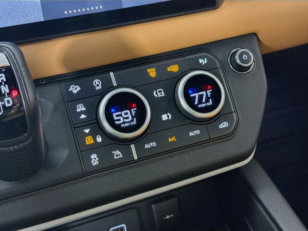 Certified Used 2024 Black Land Rover X-Dynamic SE image 16