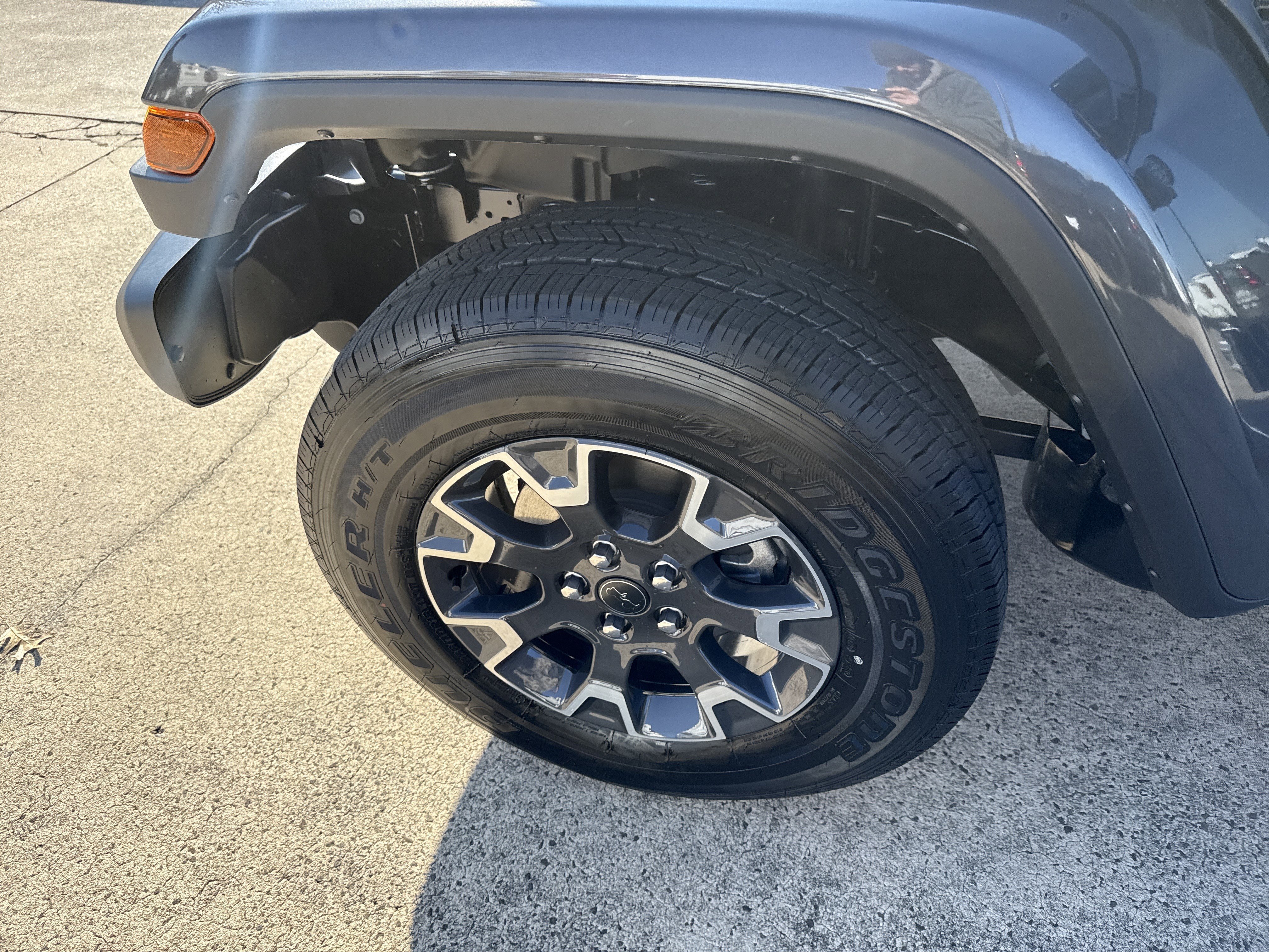 New 2026 Granite Crystal Metallic Clearcoat Jeep Sahara image 11