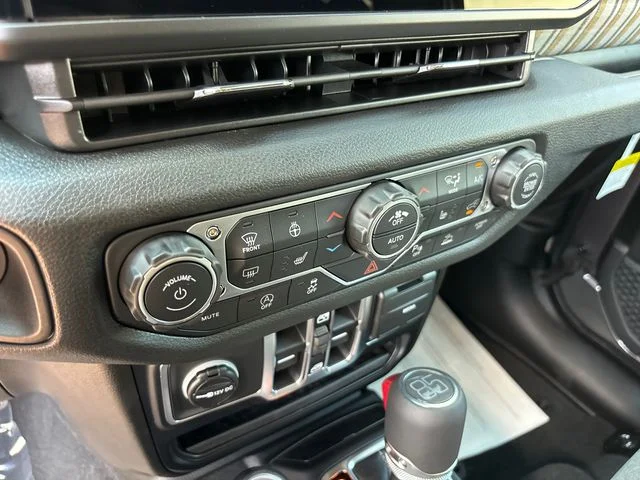 New 2026 Granite Crystal Metallic Clear-Coat Exterior Paint Jeep 85th Anniversary Edition image 22