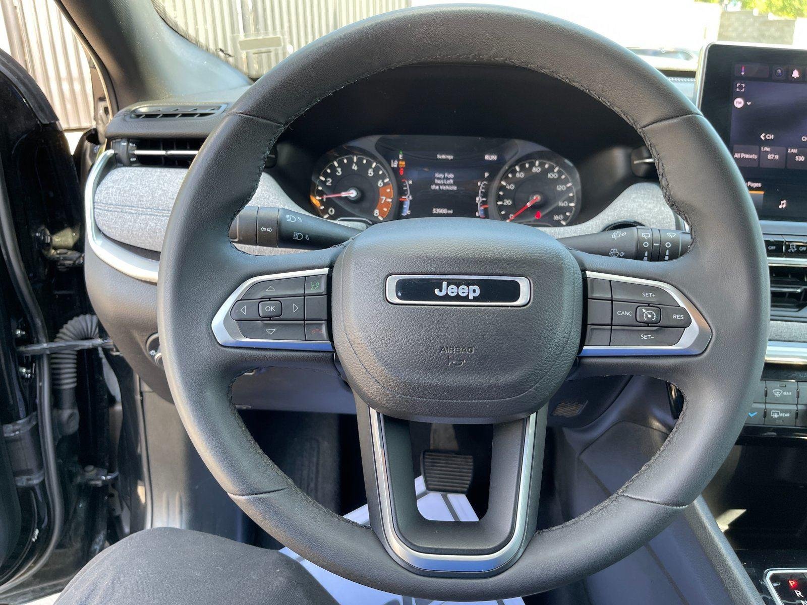 Used 2024 Diamond Black Crystal Pearlcoat Jeep Latitude image 18