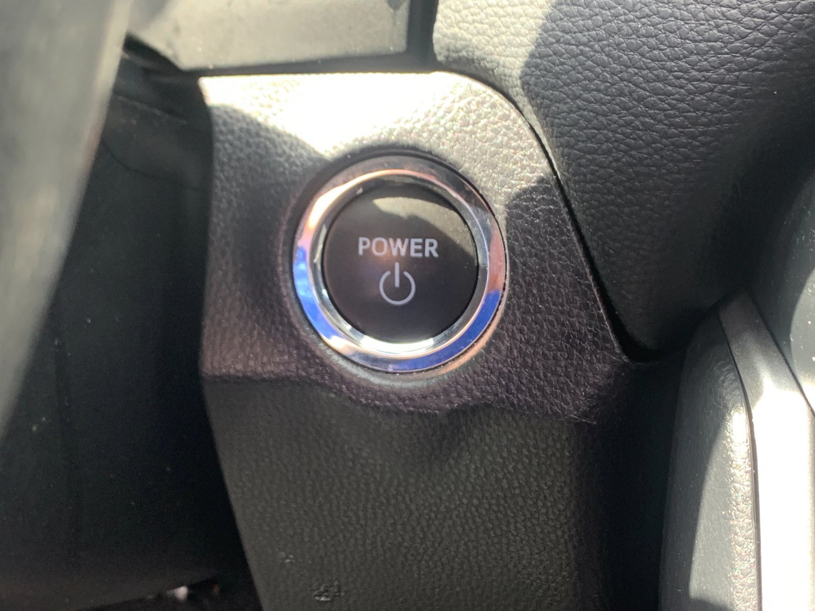 Used 2025 White Toyota XLE image 25