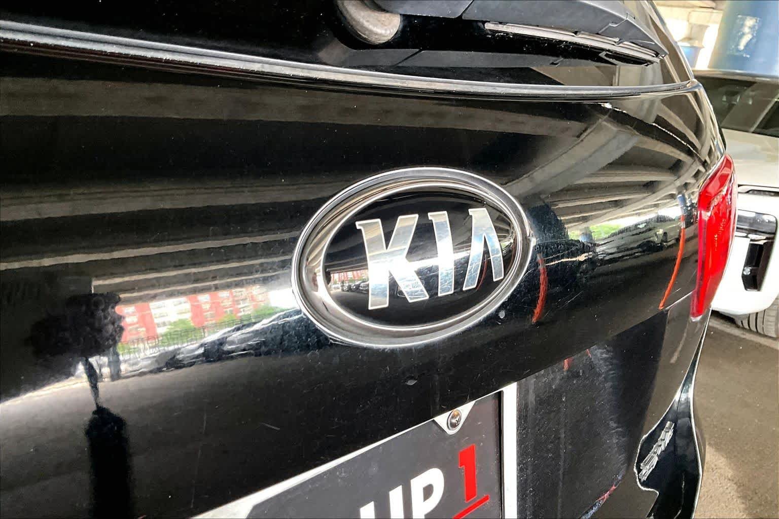 Used 2019 Ebony Black Kia SX V6 image 30