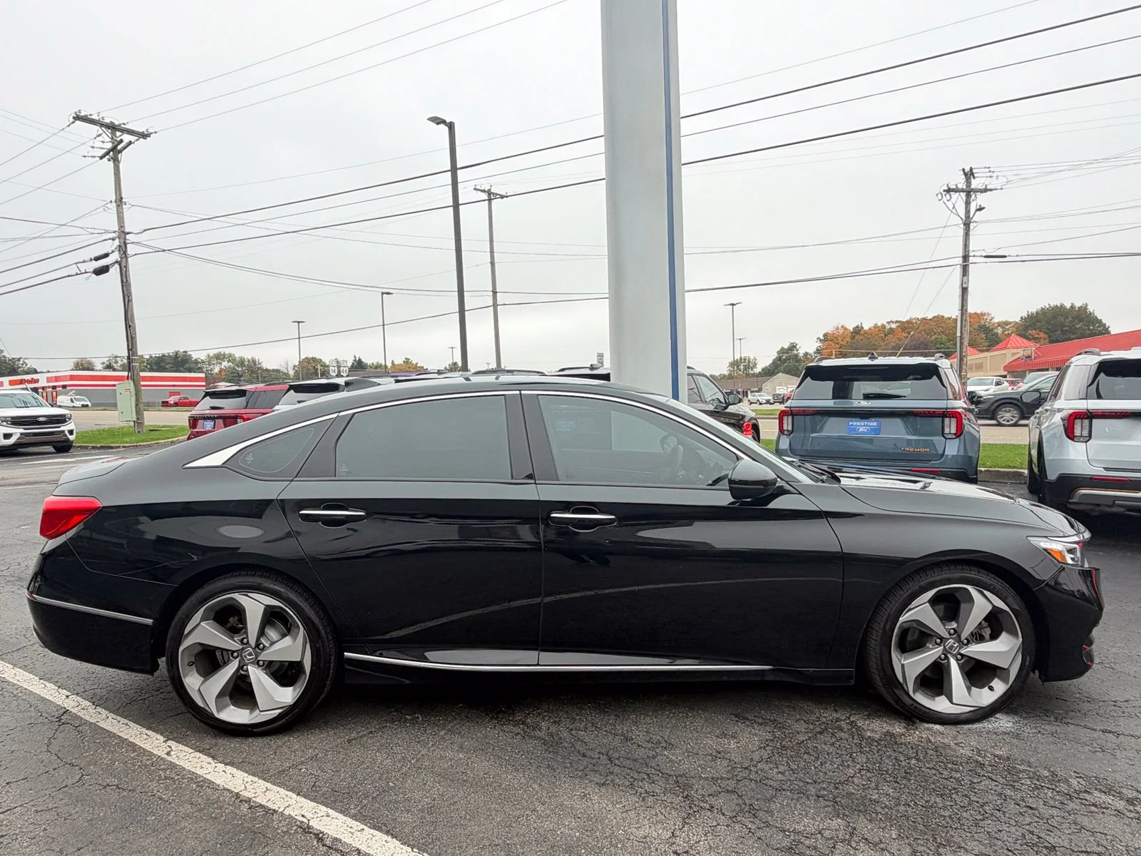 Used 2020 Black Honda Touring 2.0T image 6