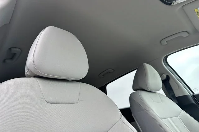 Used 2025 White Pearl Hyundai SEL image 18