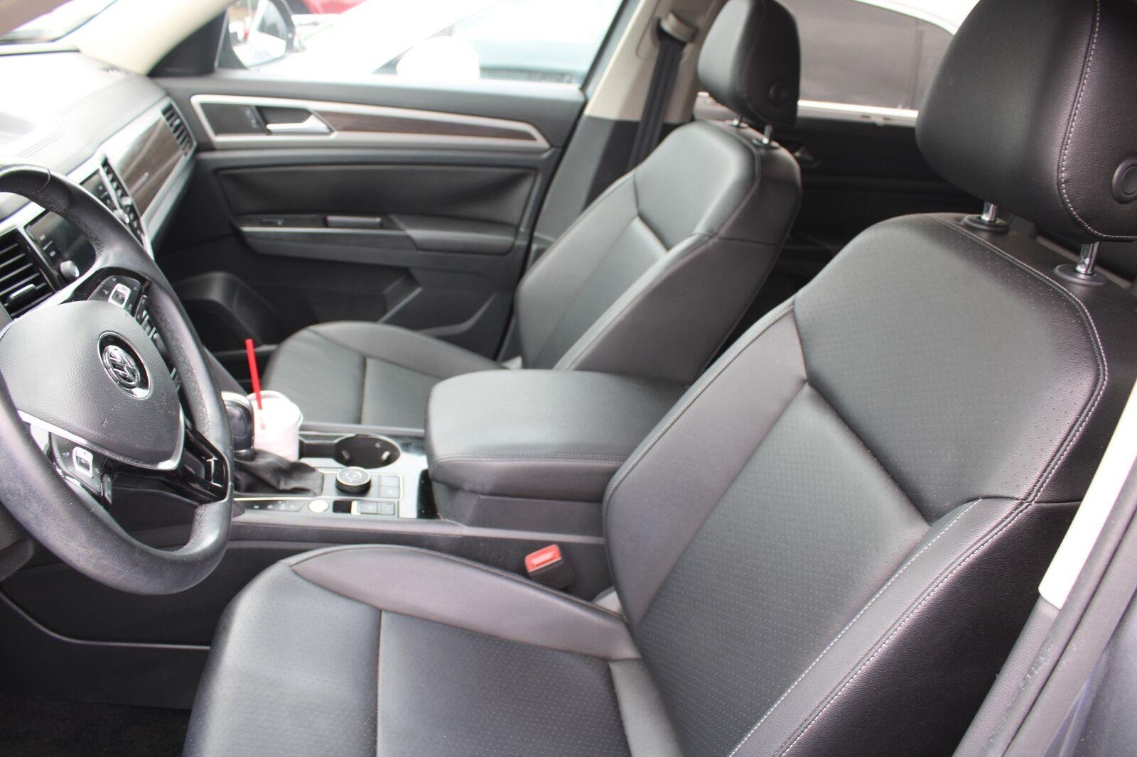 Used 2019 Platinum Gray Metallic Volkswagen 3.6L V6 SEL image 6