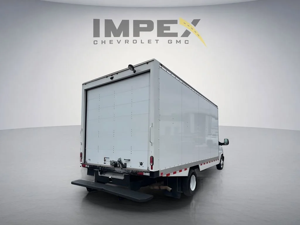 Used 2024 Summit White Chevrolet 1WT image 3