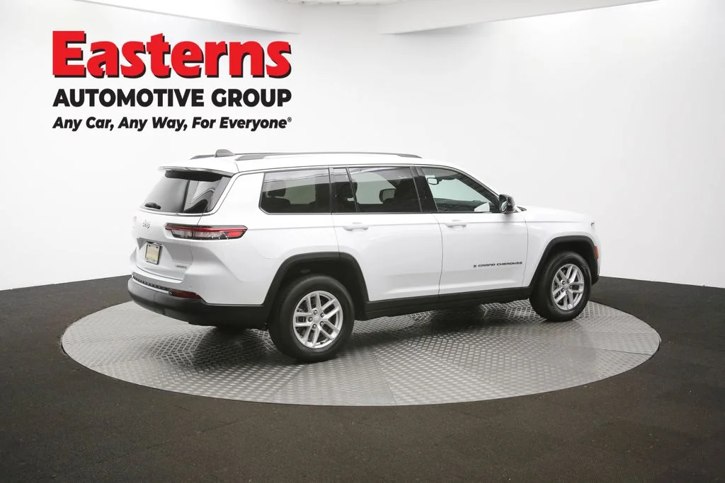Used 2023 White Jeep Laredo image 43