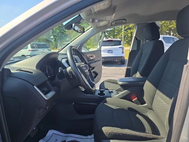 Used 2020 Silver GMC SLE image 16
