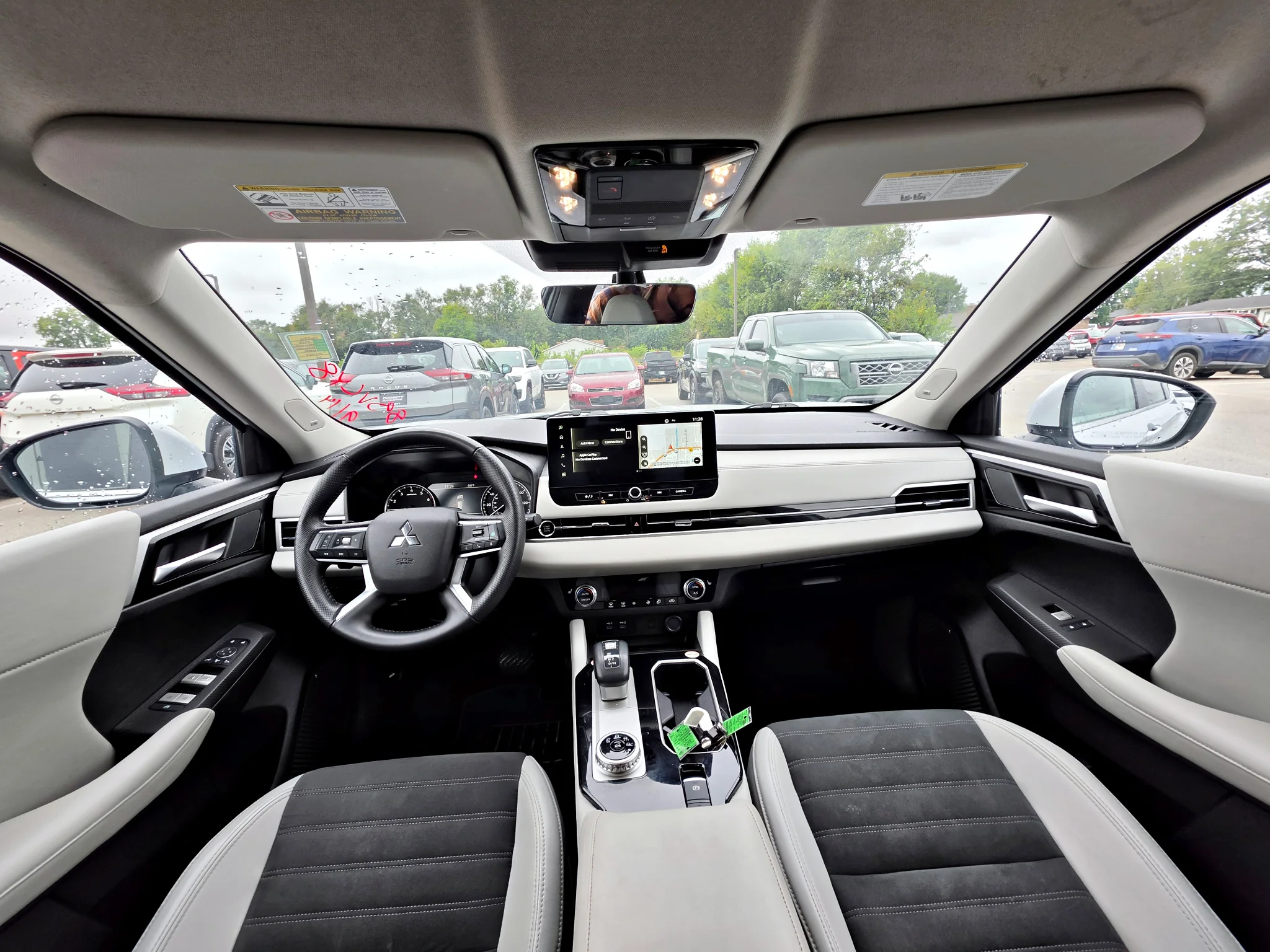 Used 2025 White Diamond Mitsubishi SE image 10