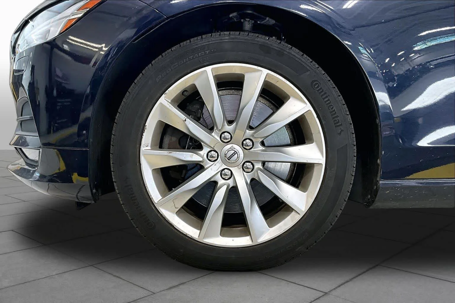 Used 2017 Magic Blue Metallic Volvo Momentum image 11