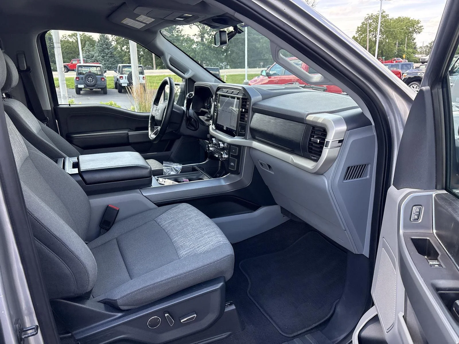 Used 2021 Iconic Silver Metallic Ford XLT image 13