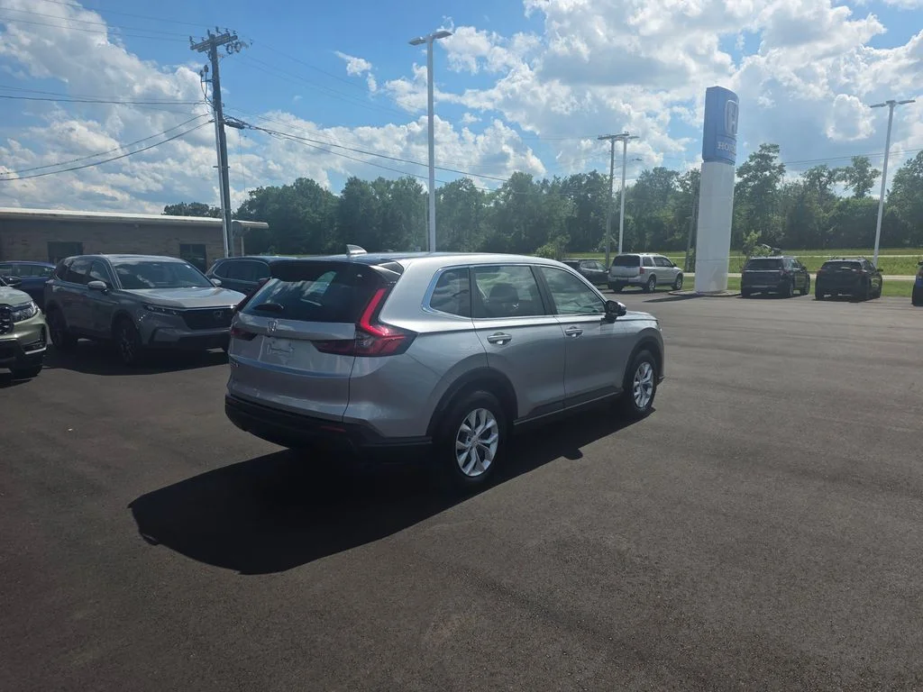 Used 2023 Lunar Silver Metallic Honda LX image 3
