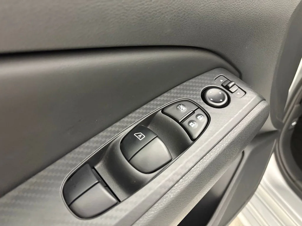Used 2025 Silver Nissan 2.5 SV image 22