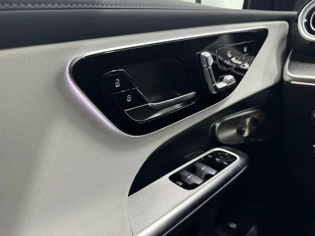 New 2026 MANUFAKTUR Moonlight Whit Mercedes-Benz GLC 300 image 44