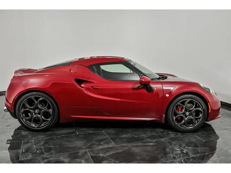 Used 2015 RED Alfa Romeo  image 10