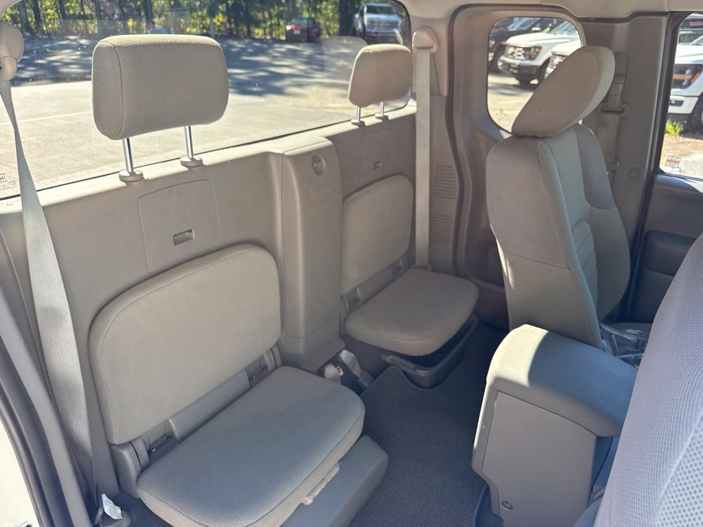 Used 2019 White Nissan S image 17