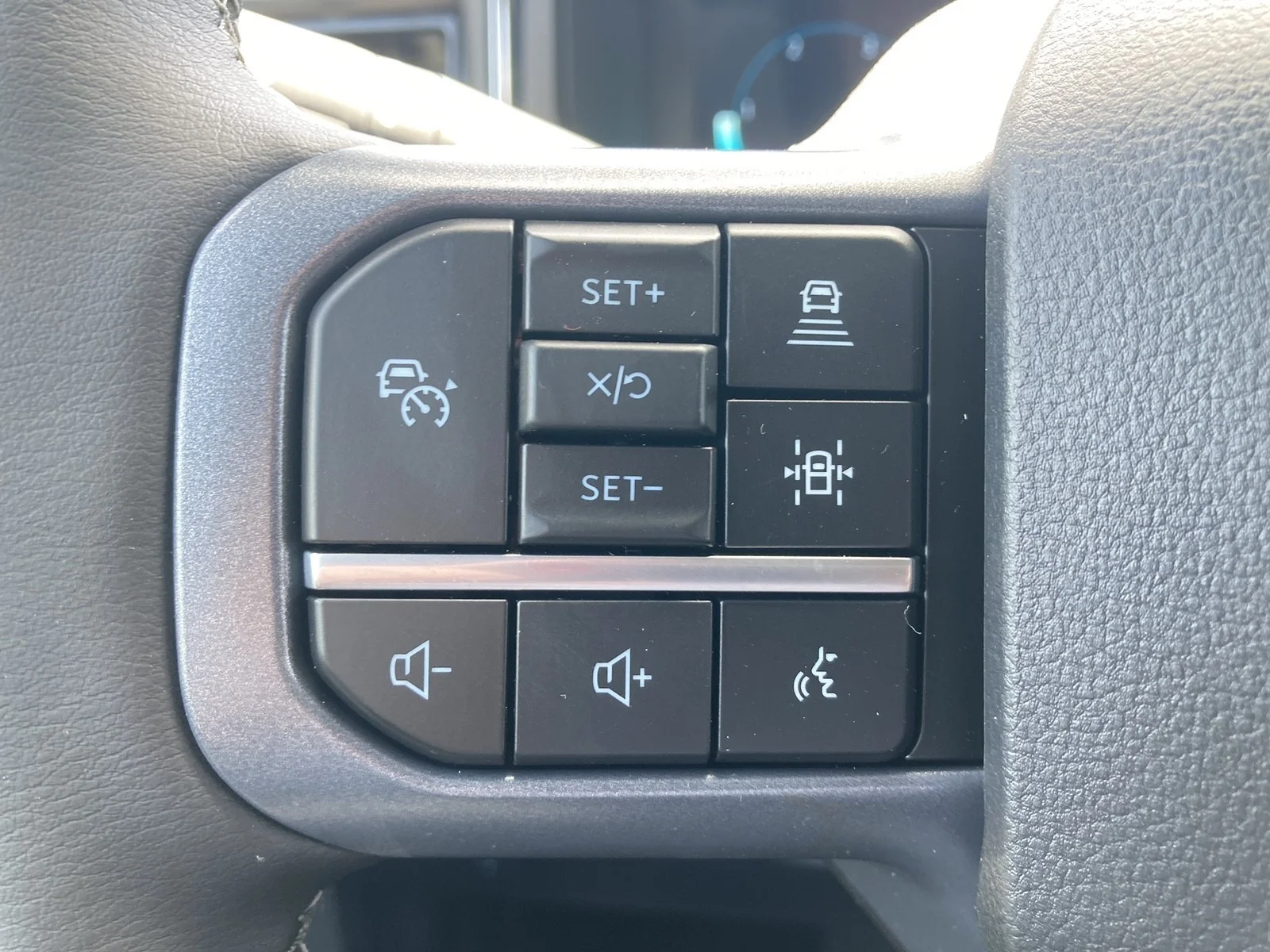 New 2026 Glacier Gray Metallic Tri-Coat Ford F-350® Lariat® image 17