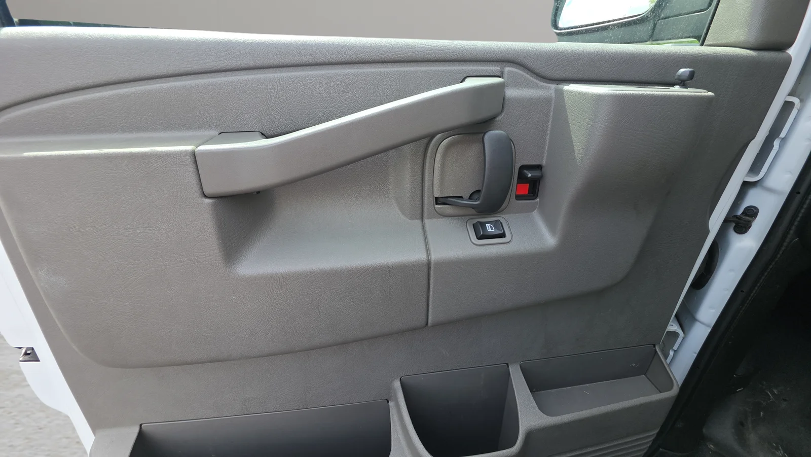 Used 2020 White Chevrolet LS image 17
