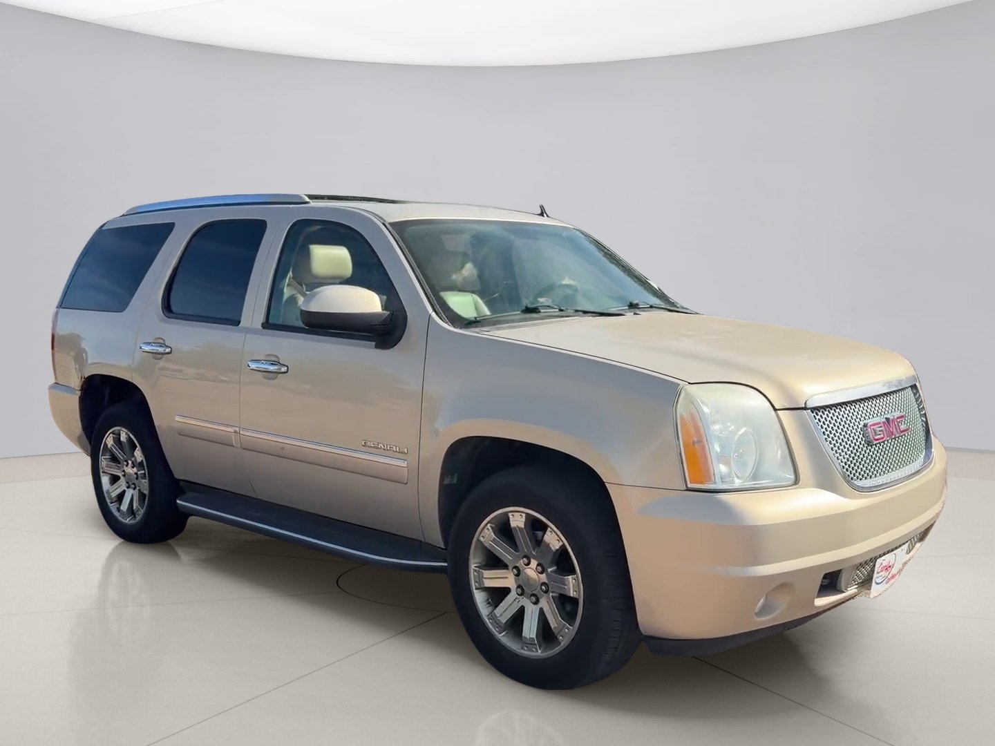 Used 2010 Gold Gmc DENALI image 7