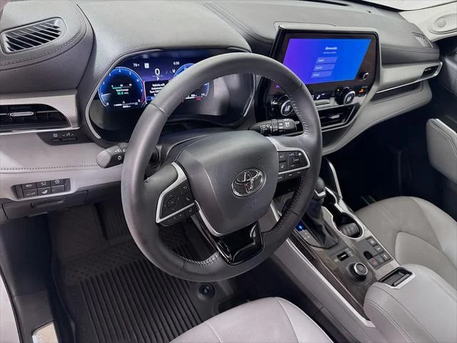 Certified Used 2025 CELESTIAL SILVER Toyota  image 9