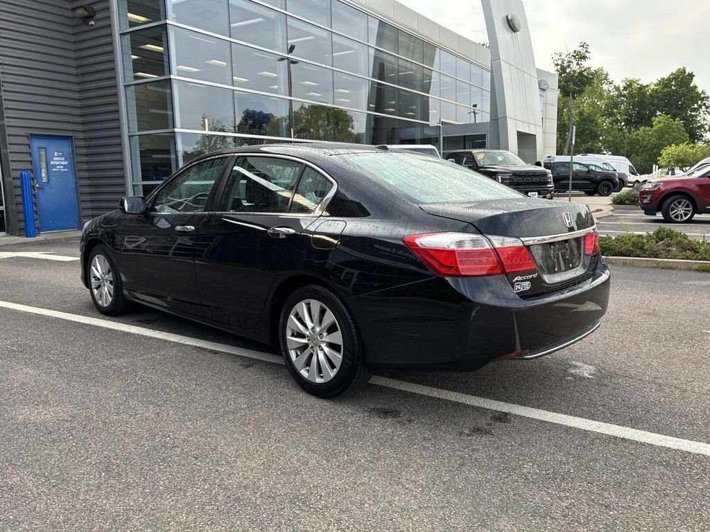 Used 2015  Honda EX-L image 5