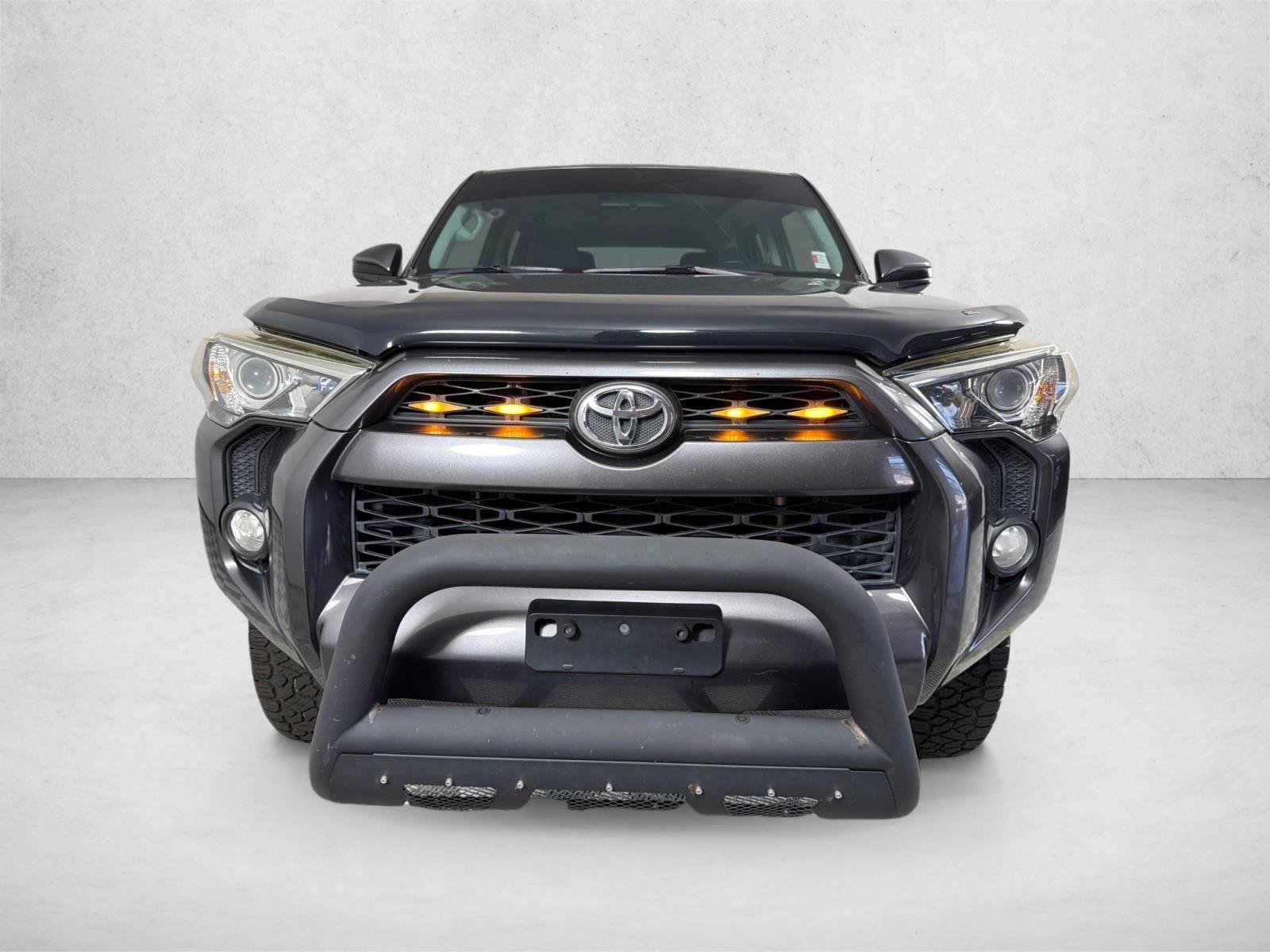 Used 2018 Magnetic Gray Metallic Toyota SR5 image 8