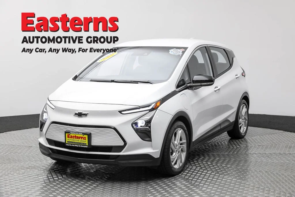 Used 2023 White Chevrolet 1LT image 1