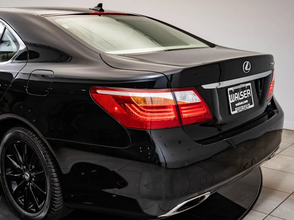 Used 2011 Obsidian Lexus 460 image 19