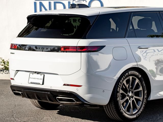 Used 2024 Fuji White Land Rover Dynamic SE image 7
