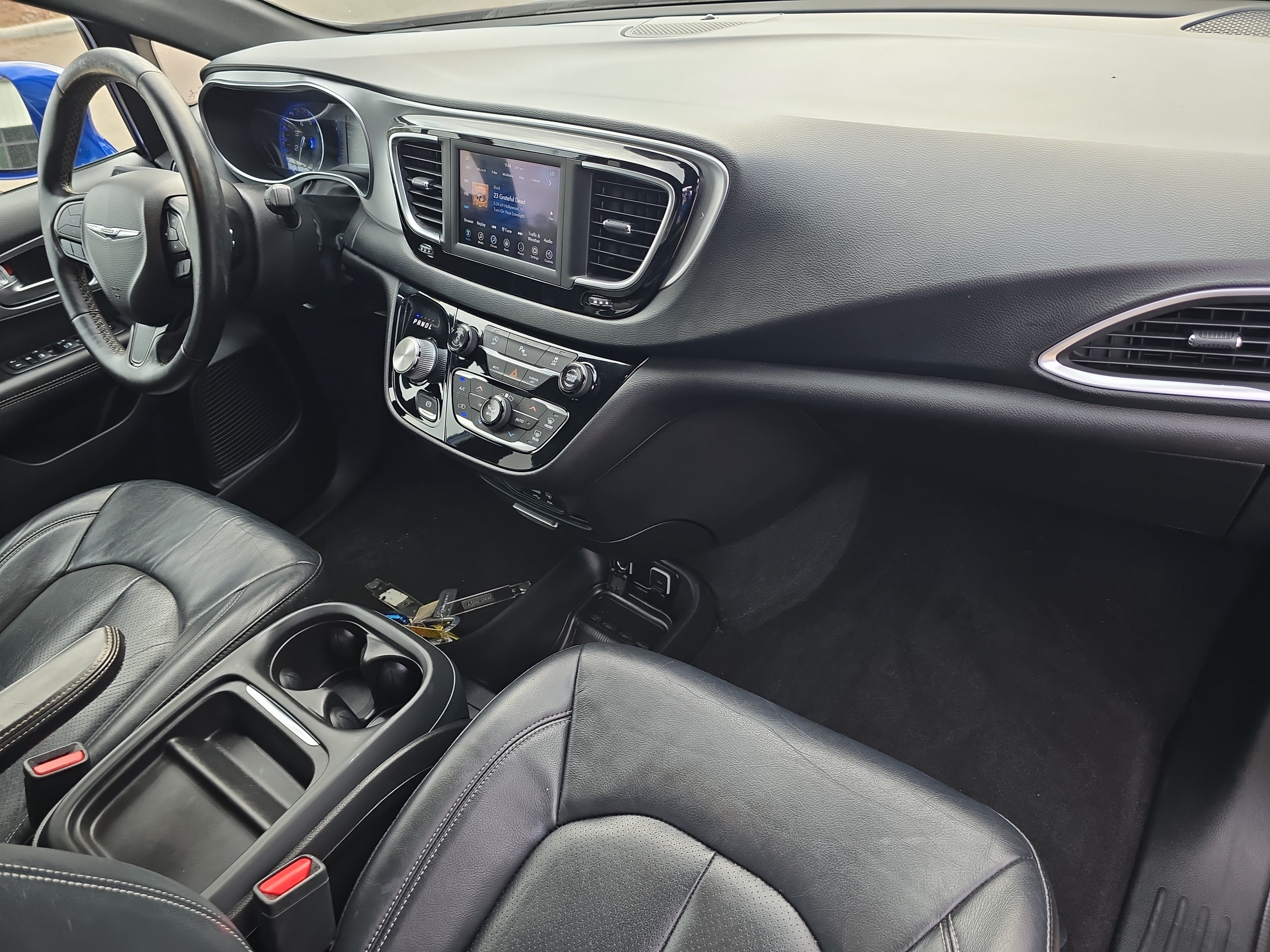 Used 2019 Ocean Blue Metallic Chrysler Touring L image 12