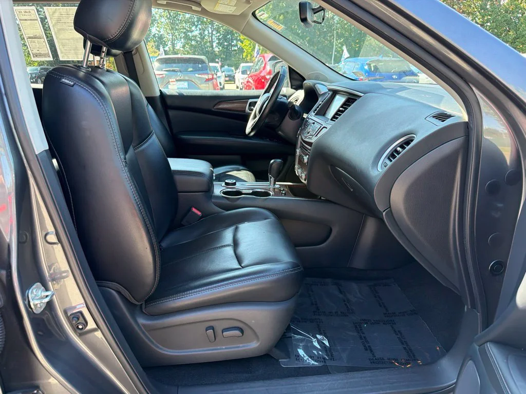 Used 2020 Gray Nissan Platinum image 14