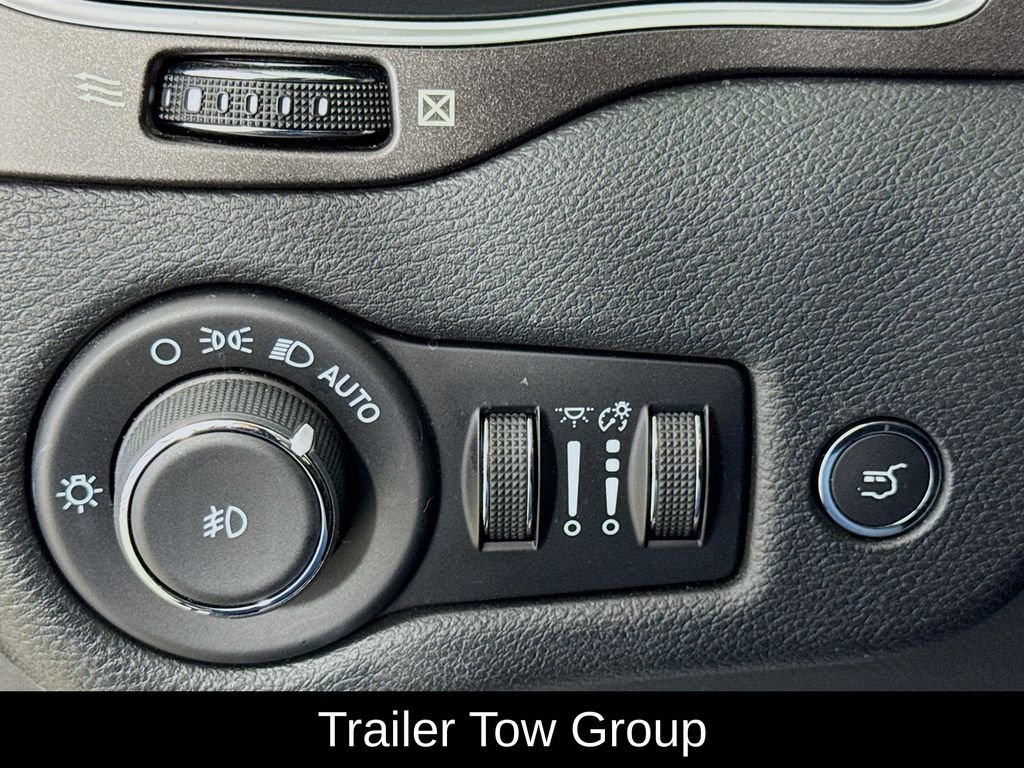 Used 2022 Bright White Clearcoat Jeep Trailhawk image 12
