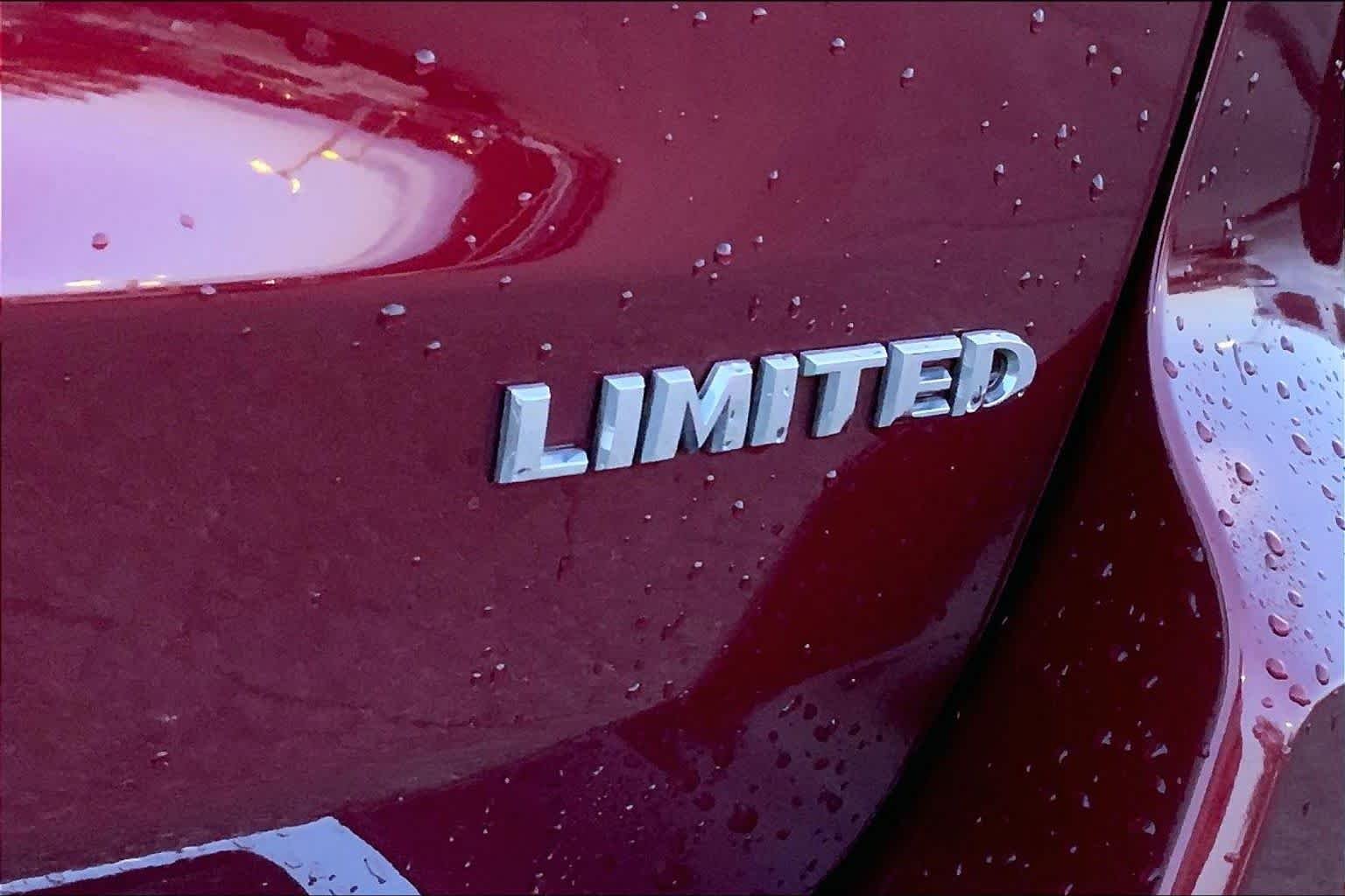 Used 2021 Velvet Red Pearlcoat Jeep Limited image 8