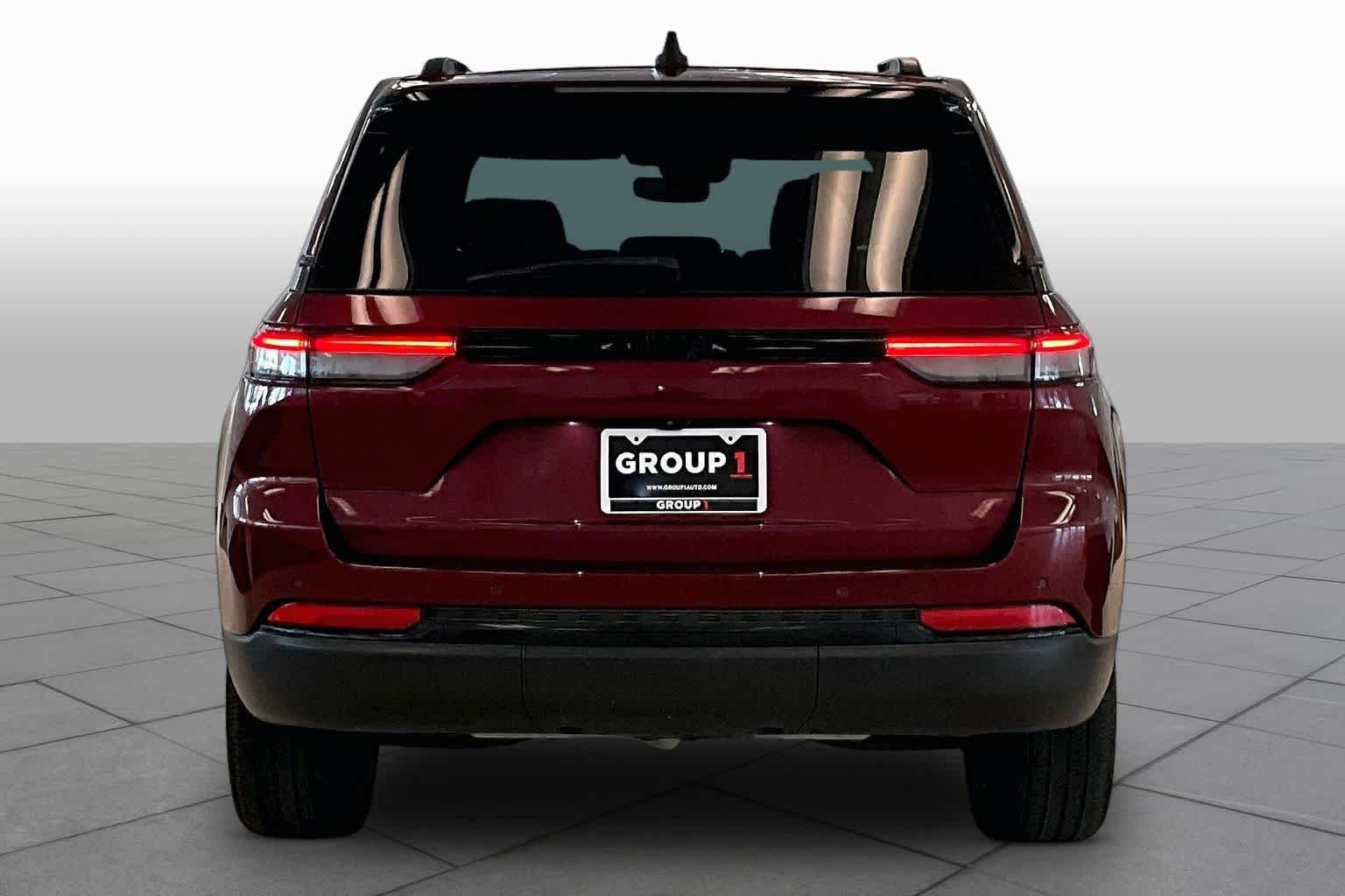 Used 2023 Velvet Red Pearlcoat Jeep Altitude image 4