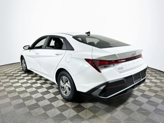 New 2026 White Hyundai SE image 5