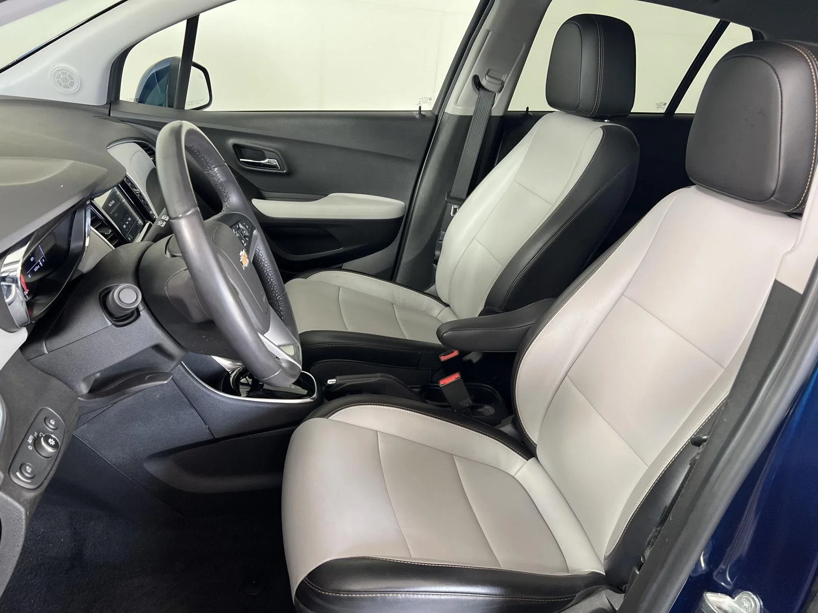 Used 2019 Pacific Blue Metallic Chevrolet Premier image 4