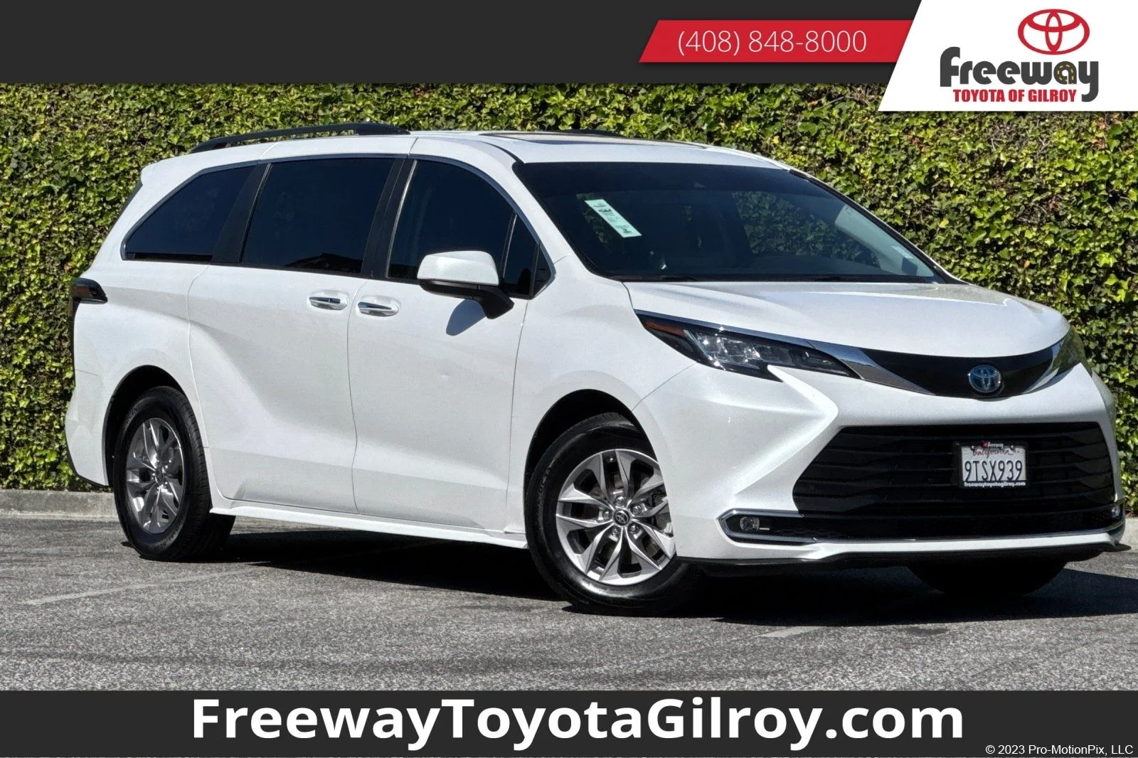 2023 Toyota Sienna XLE 7-Passenger Hybrid FWD's photo