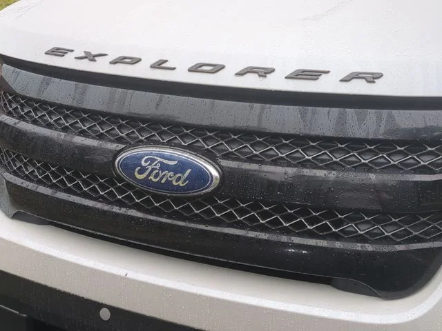 Used 2014 White Ford Sport image 24