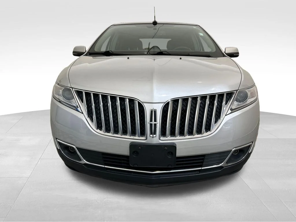 Used 2014 Silver Lincoln Base image 9