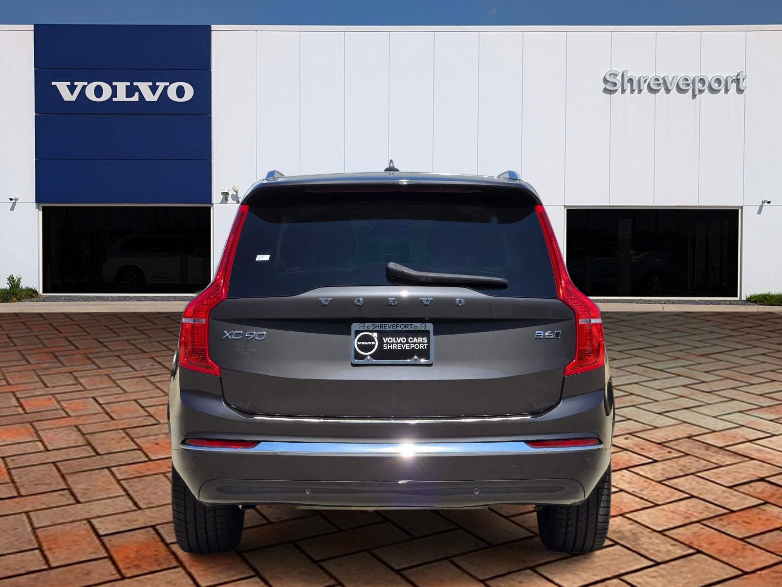 Used 2023 Platinum Gray Metallic Volvo Plus image 5