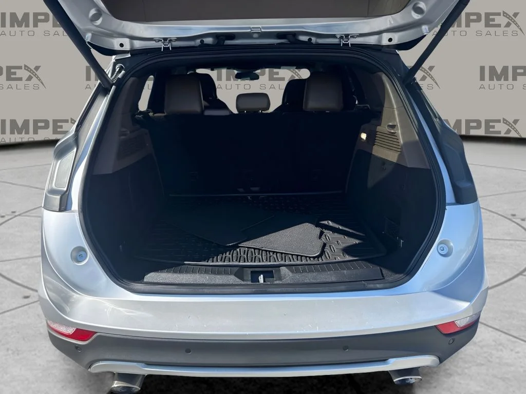 Used 2018 Silver Lincoln Reserve image 24