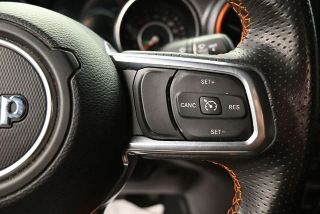 Used 2022 Gray Jeep Mojave image 27