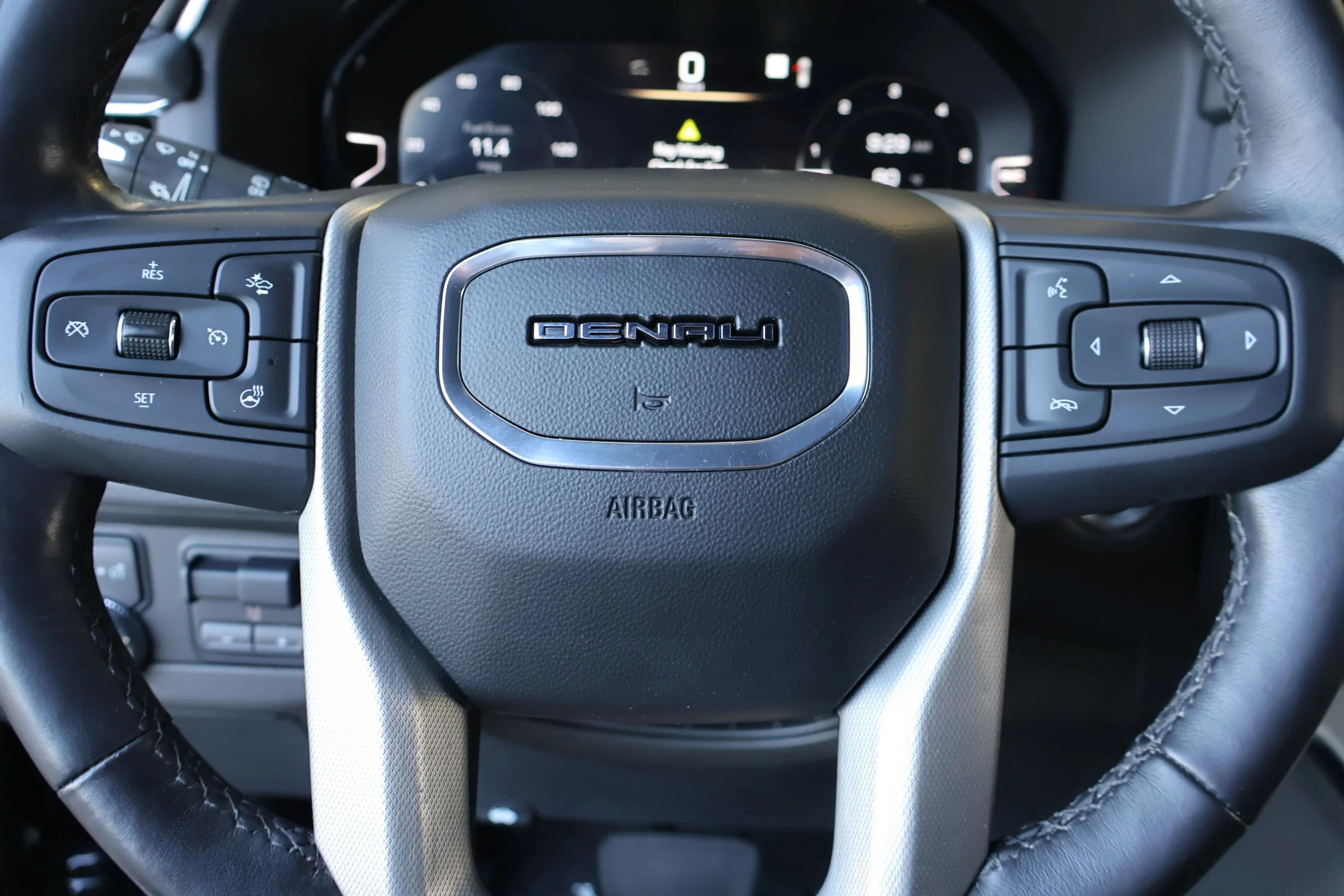 Used 2022 Onyx Black GMC Denali image 27