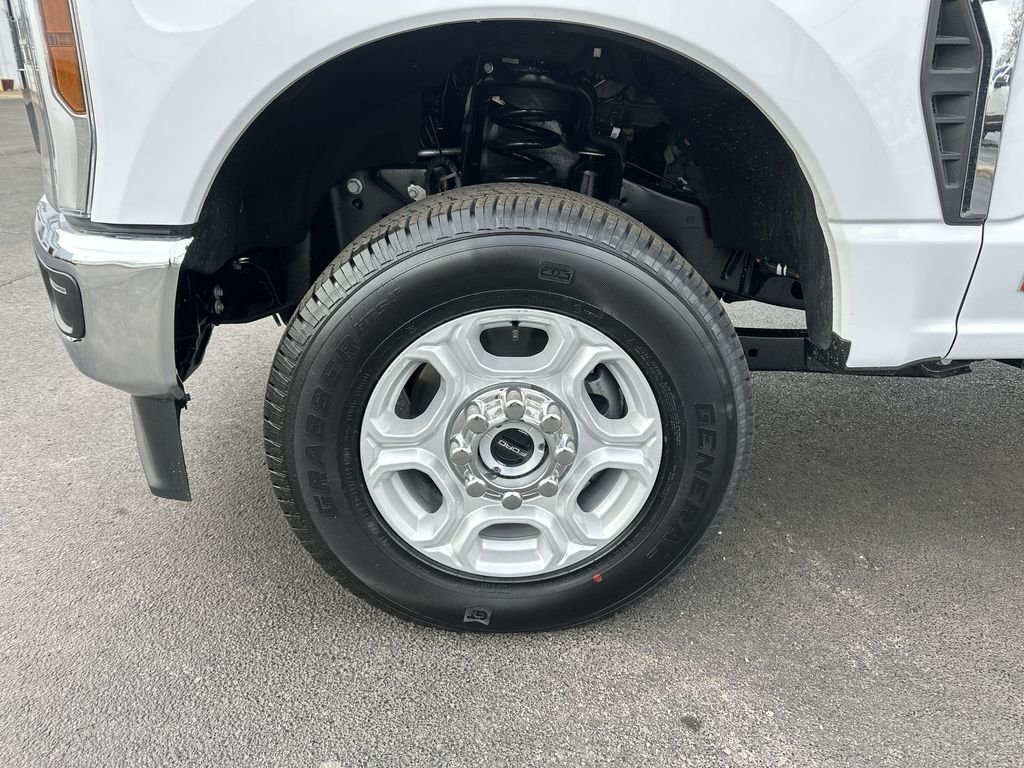 New 2026 Oxford White Ford F-250® XLT image 10