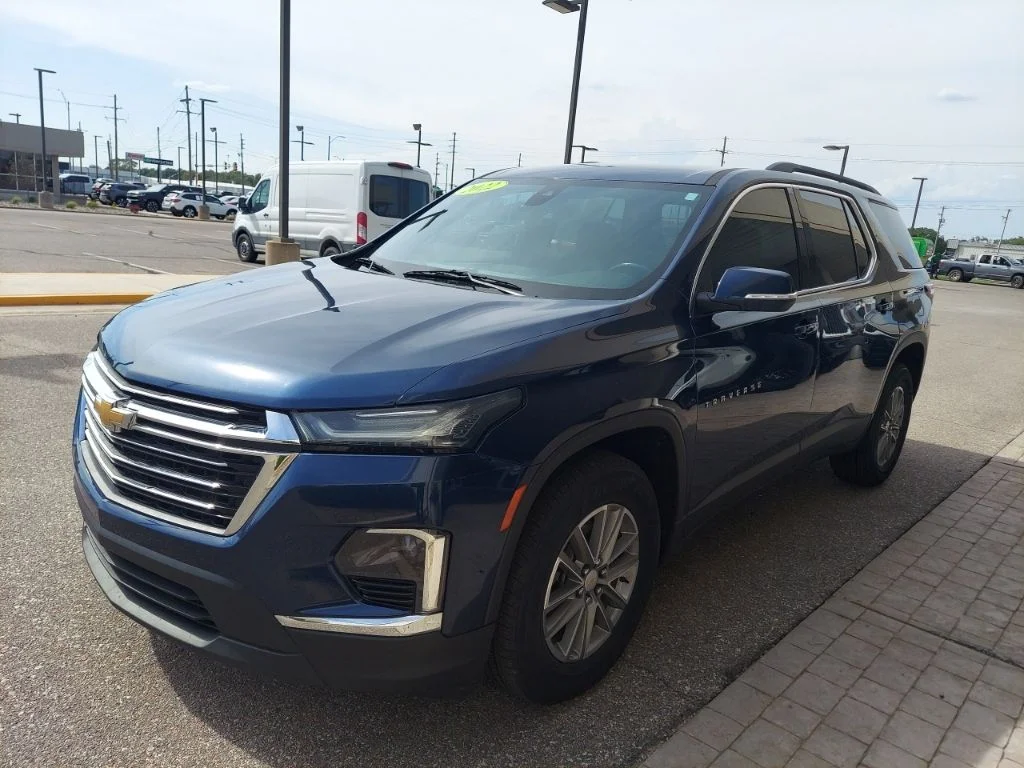 Used 2022 Blue Chevrolet LT image 3