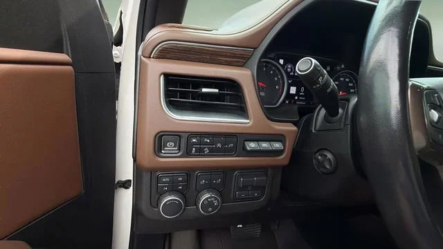 Used 2021 IRIDESCENT PEARL TRICOAT Chevrolet High Country image 20
