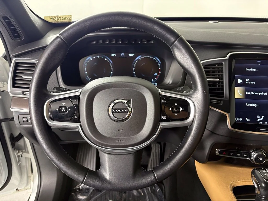 Used 2019 White Volvo T6 Momentum image 24