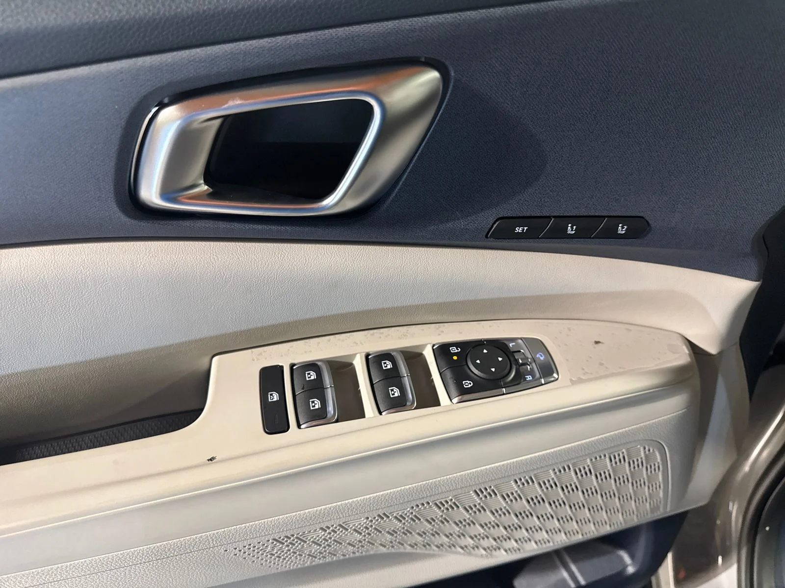 New 2026 Ivory Silver Kia SX image 25