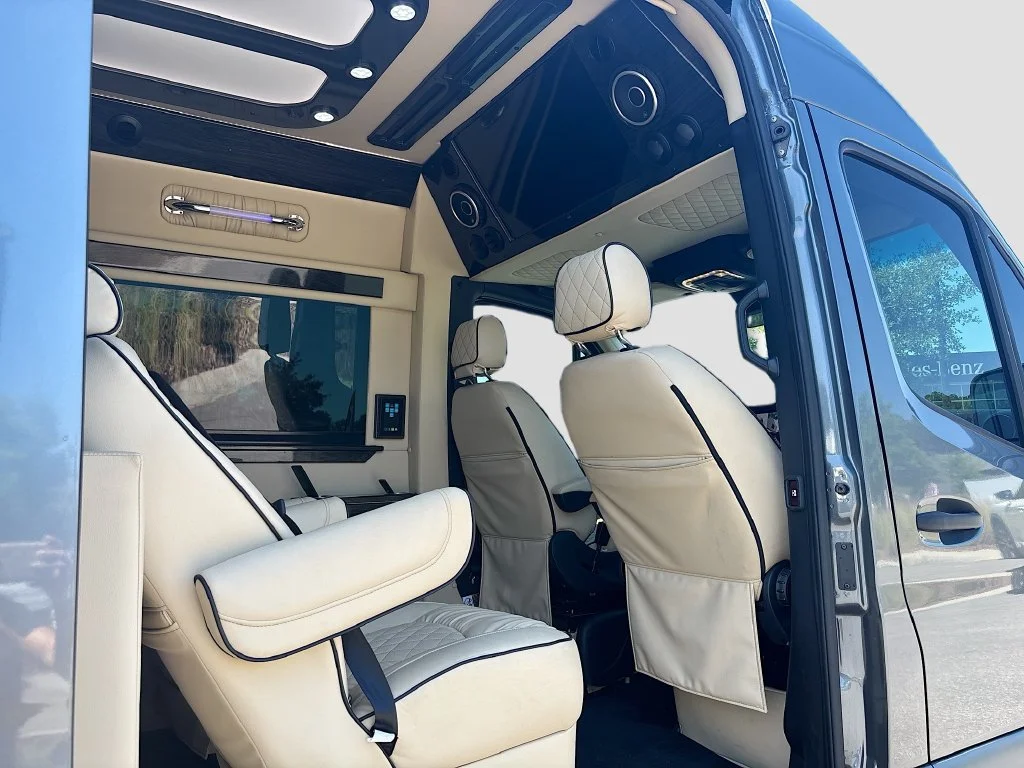 Used 2022  Mercedes-Benz Cargo 144 WB image 35